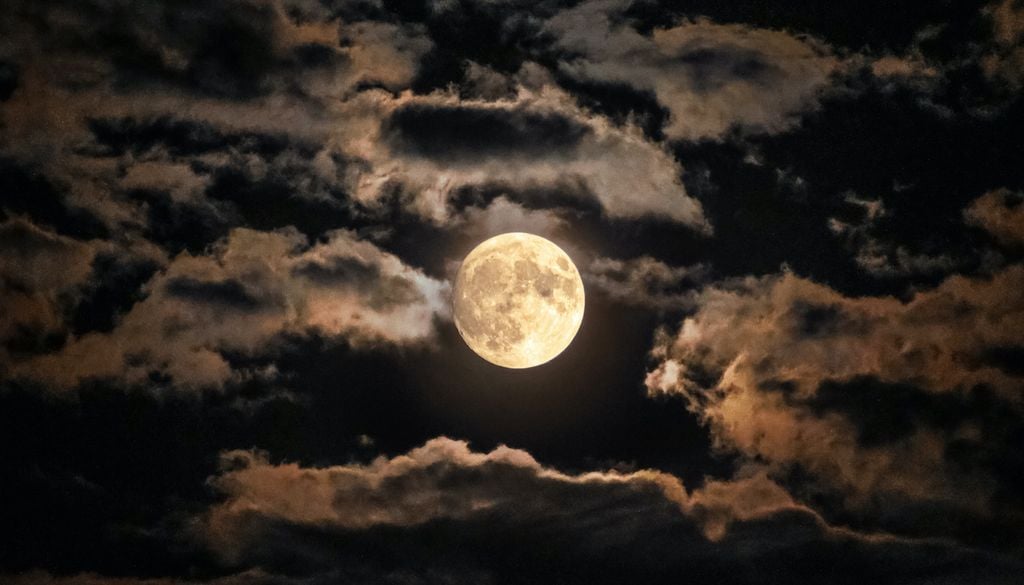Generalmente la Luna llena de octubre tiene un espacio en el imaginario colectivo por su belleza.