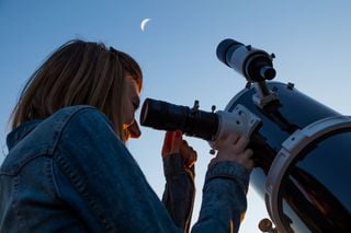 Calendario astronomico settembre 2025: eclissi totale di Luna, congiunzioni e stelle cadenti visibili dall'Italia