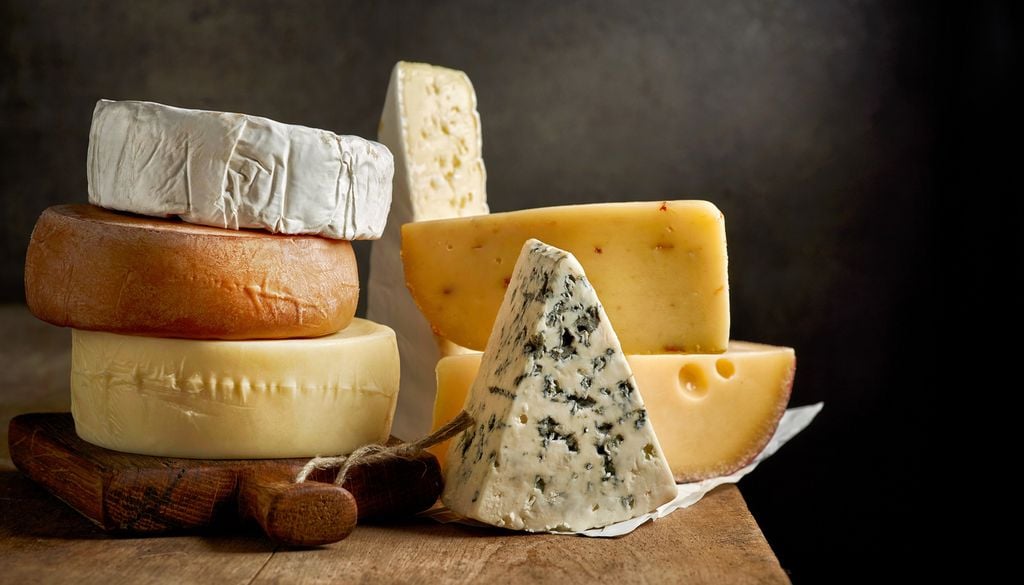 Fromage France Fromagerie planche Les fromages aussi ont leur saison. L'herbe fraîche broutée par les animaux donne un goût différent aux fromages d'été.