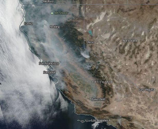 California hace frente a unos de los incendios más grandes de su historia
