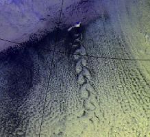 Calle De Remolinos O Vórtices De Von Karman: Fenómenos Atmosféricos Nubosos A Sotavento De Islas (I - A) Calle De Remolinos O Vórtices De Von Karman: Fenómenos Atmosféricos Nubosos A Sotavento De Islas (I - A)