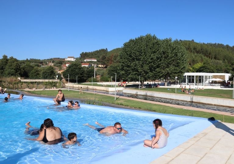 Calor a mais? Esta praia fluvial tem tudo o que precisa