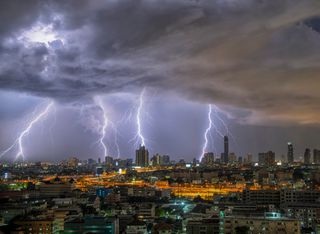 Calor e alerta de tempestades entre o Sul, Sudeste e Centro-Oeste