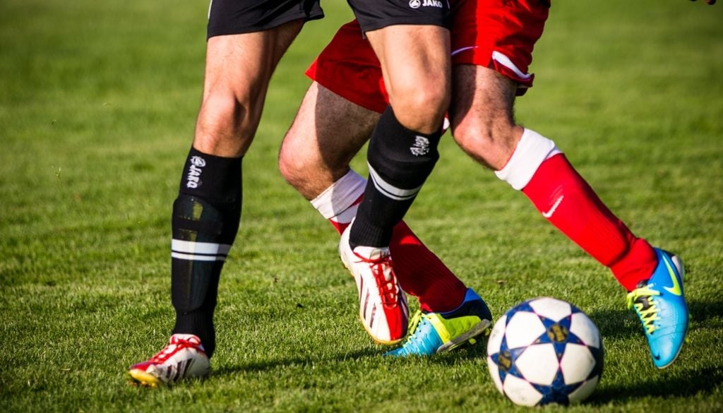 futbol Un partido de fútbol con un índice de 26 °C ya representa un escenario de alto riesgo para el fútbol de alta competición. Crédito: @phillipkofler en Pixabay.
