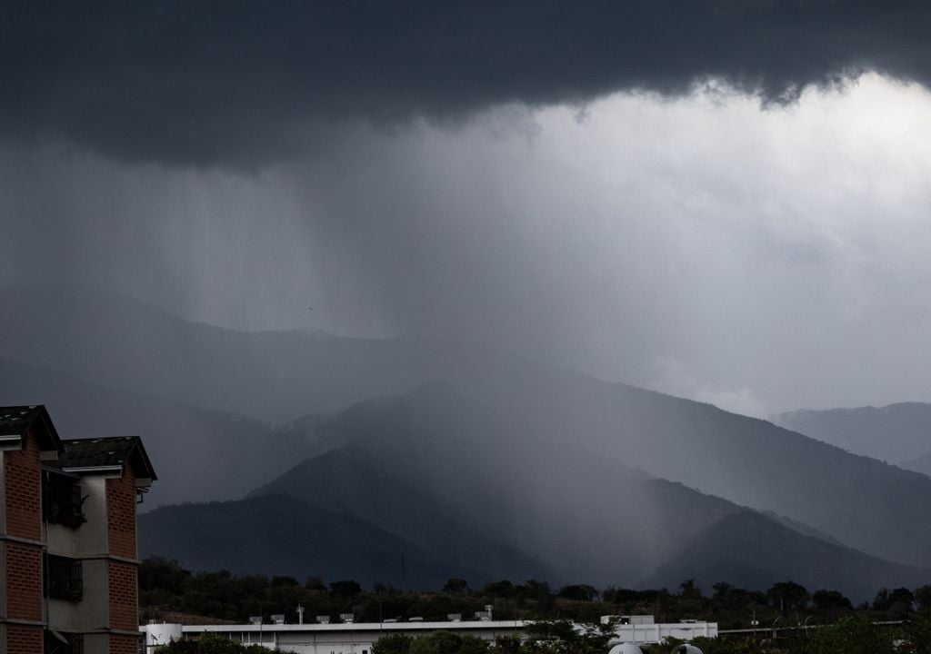 La semana sigue con calor intenso y tormentas severas.