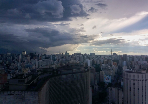 Calor, pancadas de chuva e tempestades marcam uma semana t&iacute;pica de ver&atilde;o em SP; veja a previs&atilde;o