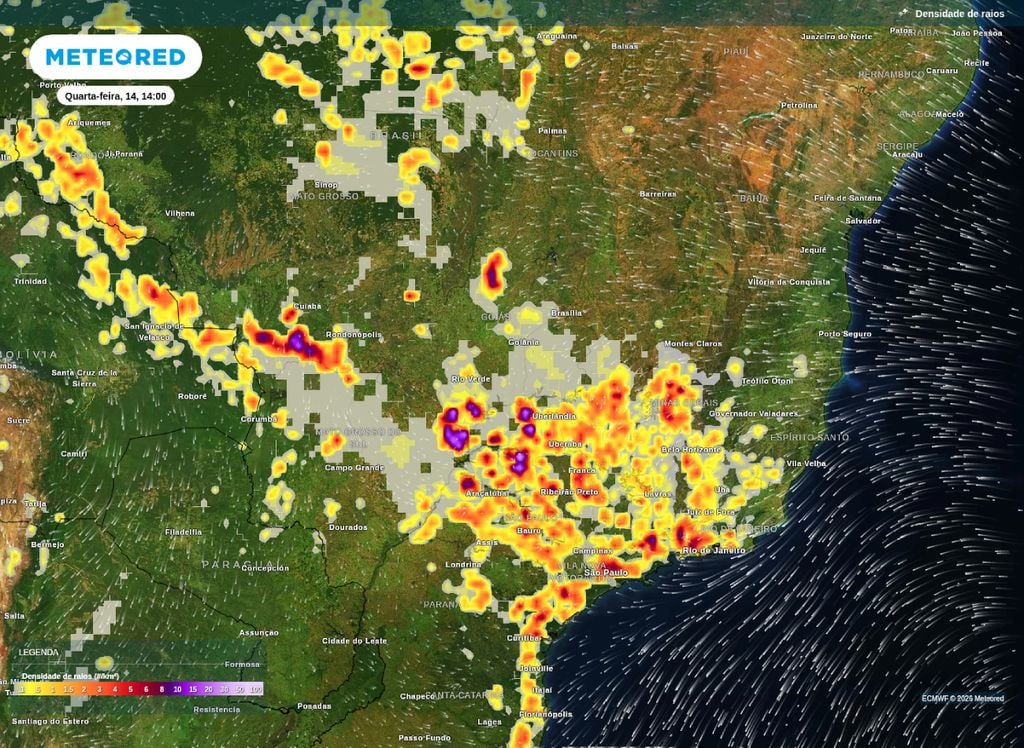 Mapa de densidade de raios apresenta áreas propícias a tempestades para o Sudeste e Centro-Oeste na tarde de quarta-feira (14), segundo o modelo ECMWF. Mapa de densidade de raios apresenta áreas propícias a tempestades para o Sudeste e Centro-Oeste na tarde de quarta-feira (14), segundo o modelo ECMWF.