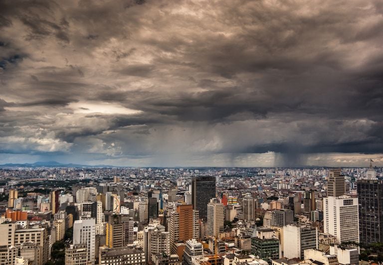Calor, pancadas de chuvas e tempestades mant&eacute;m em alerta 20 estados nesta quarta, 14; confira