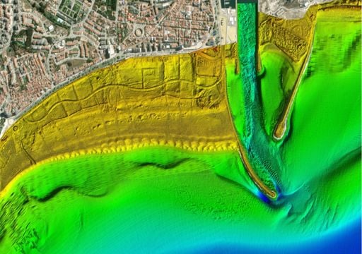 Câmaras de videovigilância monitorizam a erosão costeira e antecipam tsunamis na Costa da Caparica