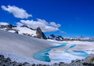 O derretimento dos glaciares dos Alpes obriga a Itália e a Suíça a redefinirem as suas fronteiras