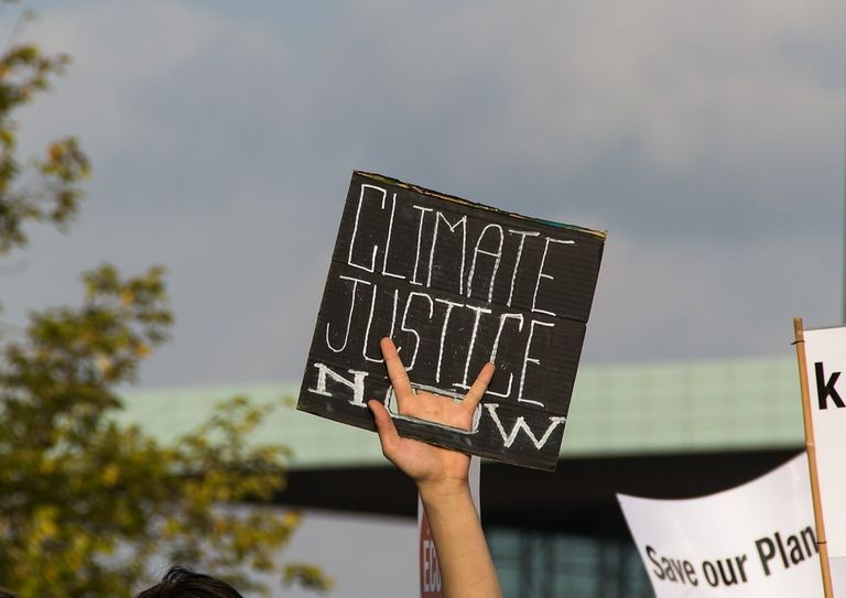 El cambio climático está siendo objeto de numerosas manifestaciones en Europa. El cambio climático está siendo objeto de numerosas manifestaciones en Europa.