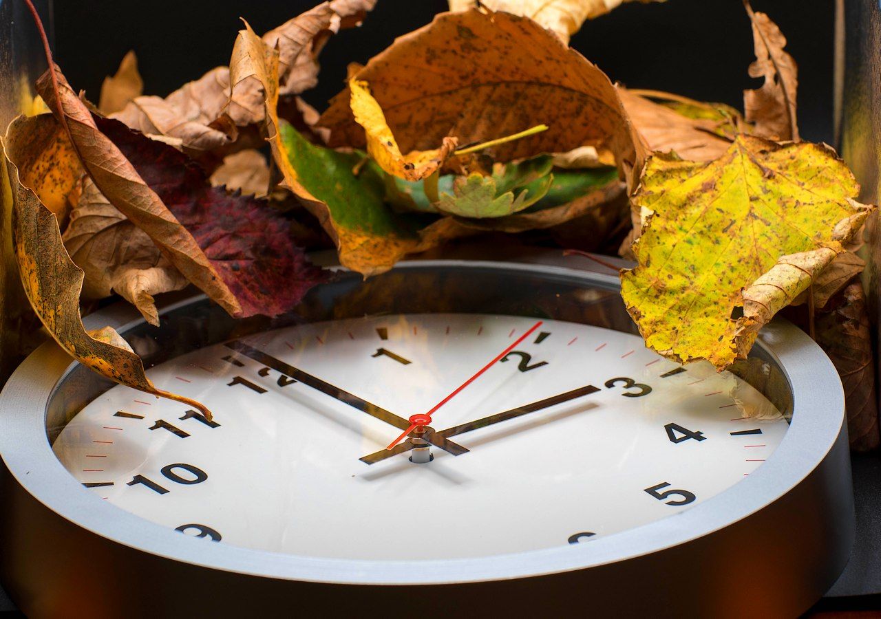 La madrugada del domingo 26 de octubre cambiaremos al horario de invierno, pasando de las 03:00 a las 02:00 horas.