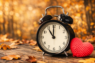 Cambio de hora 2026 en Chile: cu&aacute;ndo se ajustan los relojes y qu&eacute; debes saber para no llegar tarde