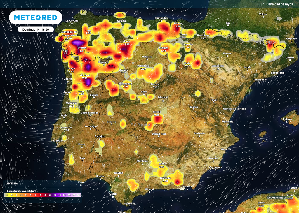 Rayos en España La jornada del domingo deparará muchos rayos en la península ibérica, sobre todo en su cuadrante noroeste.