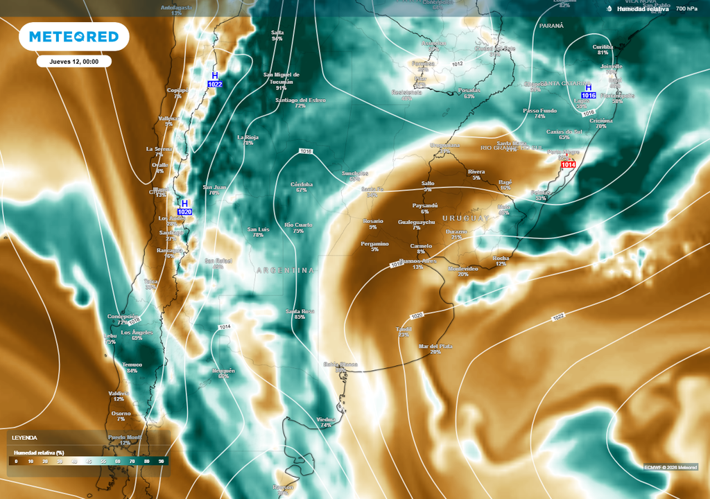 La estabilidad de estos días en la zona de Buenos Aires, vista a traves del campo de humedad en el nivel de 700 hPa con un mínimo regional muy destacado.