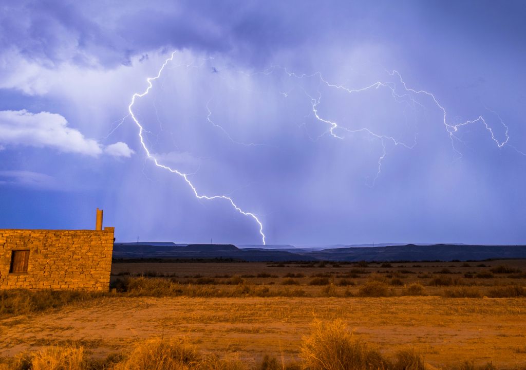 Los próximos días transcurrirán con temperaturas extremadamente altas en el Mediterráneo, suaves en el oeste y tormentas puntualmente fuertes y organizadas en el norte.