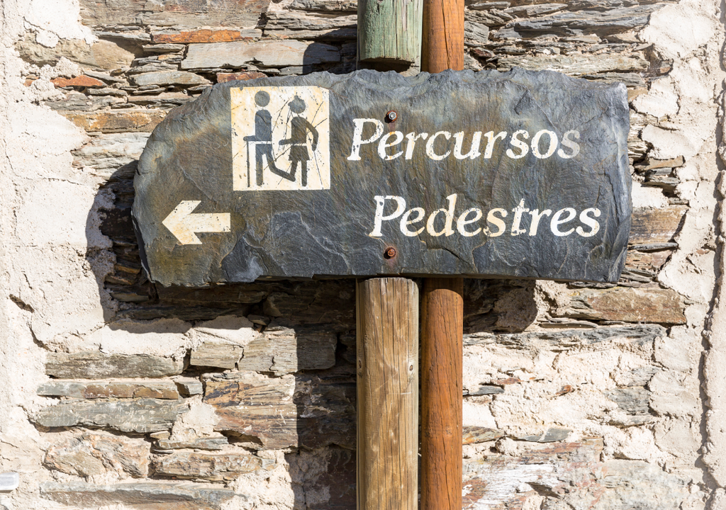 Numa era em que o turismo de natureza e a procura por experiências sustentáveis estão no auge, neste sentido destacam-se cinco novos percursos pedestres que prometem transformar o cenário do pedestrianismo global em 2026