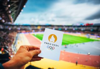 Campos deportivos en París: una bomba de tiempo para la salud de los deportistas y los niños