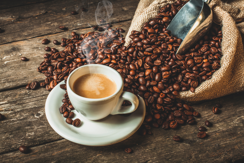 La boisson matinale des buveurs de café peut avoir des bienfaits durables.