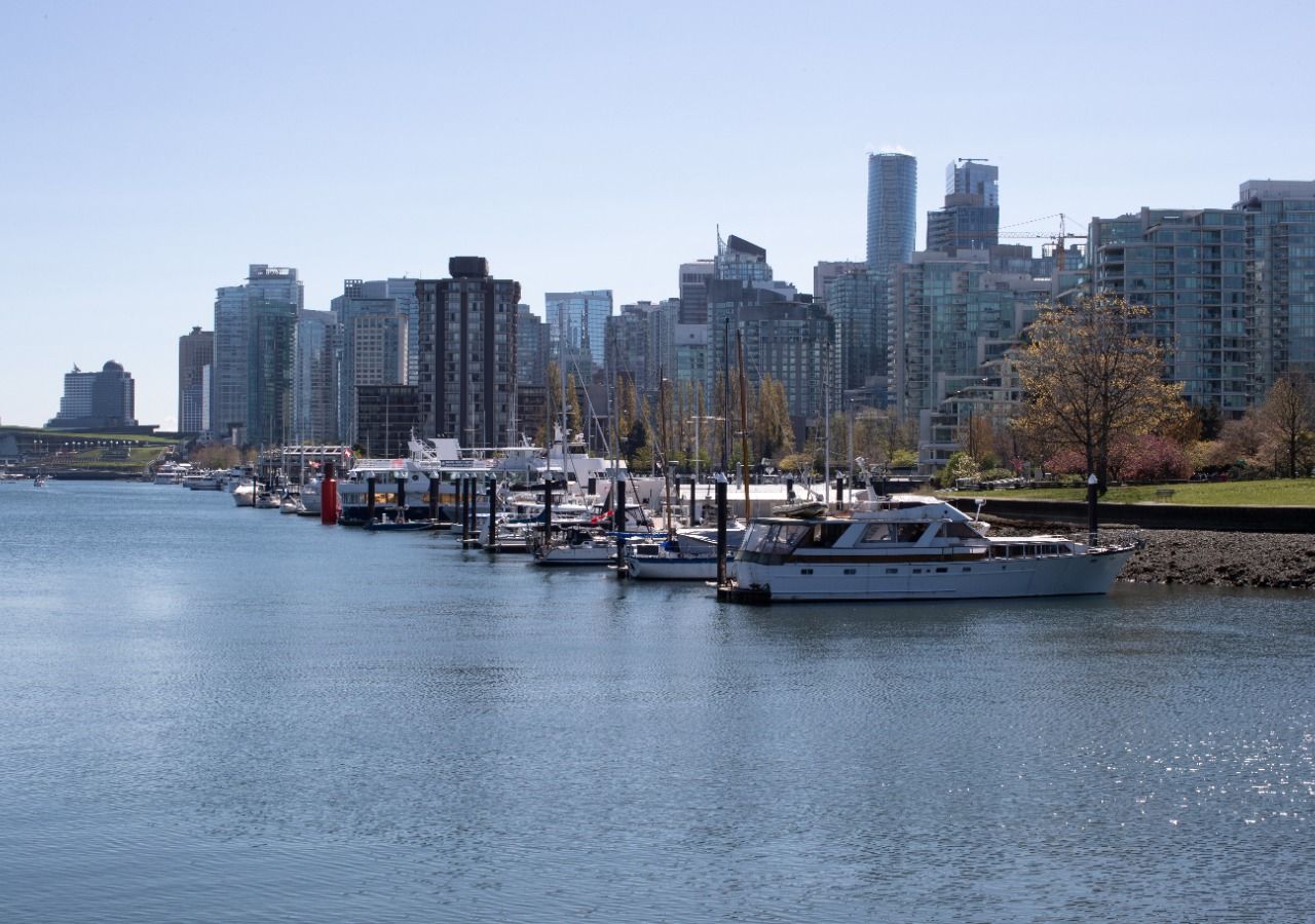 As altas temperaturas que se têm registado na cidade de Vancouver são convidativas à utilização de embarcações de recreio de forma a aproveitar as potencialidades das extensas massas de água que atravessam a cidade.