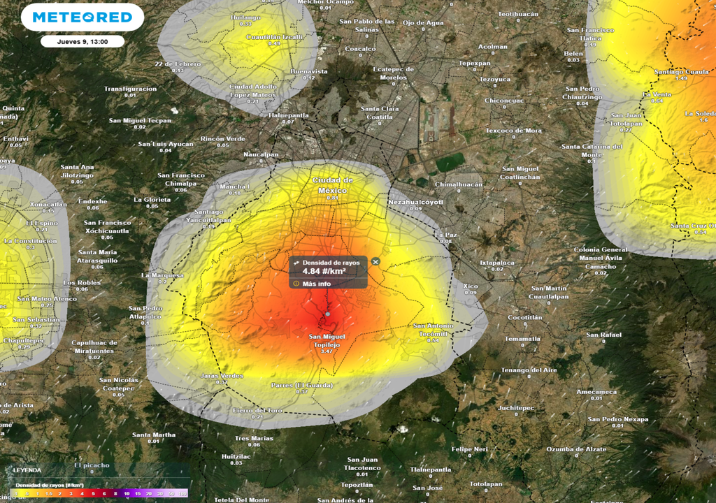 Recuerda que en caso de tormentas eléctricas nunca te coloques de la lluvia debajo de árboles.