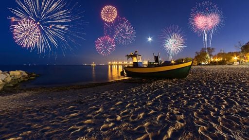 Canicule et s&eacute;cheresse en France : d&eacute;couvrez les r&eacute;gions o&ugrave; les feux d'artifice du 14 juillet seront annul&eacute;s