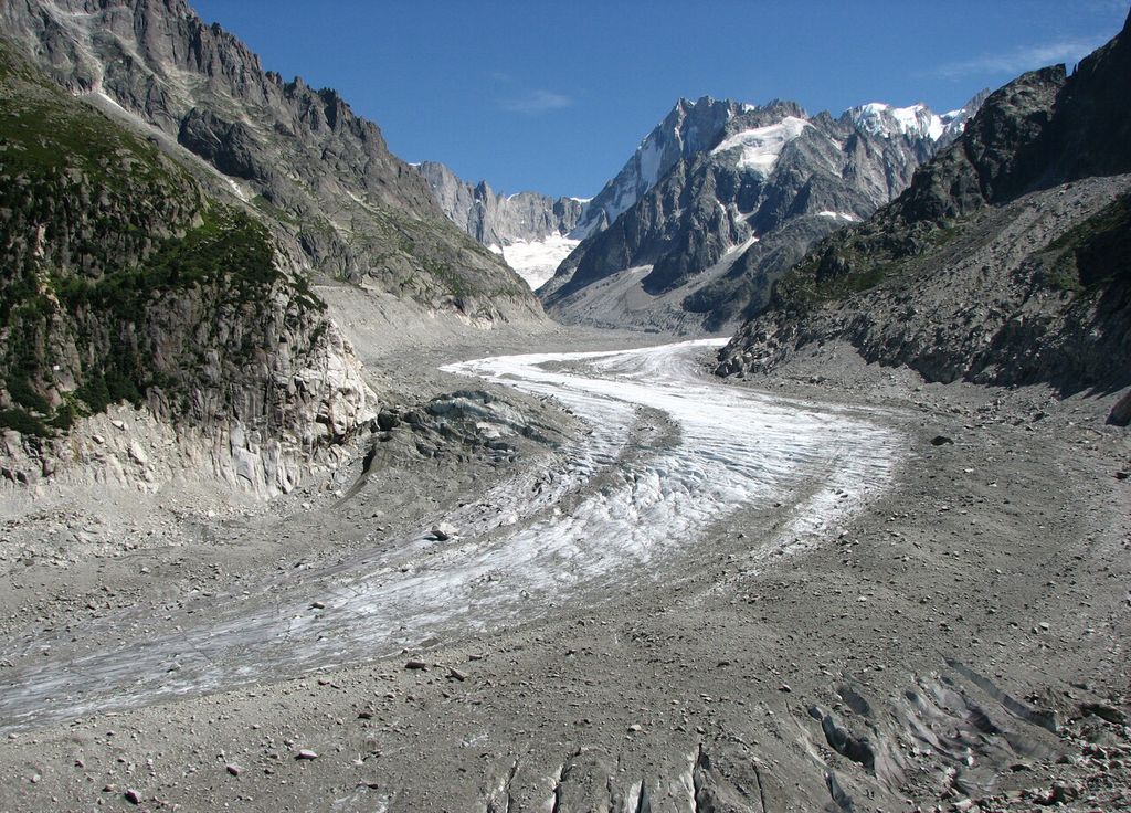 La Mer de Glace, plus grand glacier de France dans le massif du Mont-Blanc.