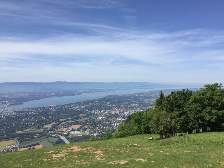 La canicule sévit également dans les Alpes où des records de chaleur ont été battus mardi après-midi. La canicule sévit également dans les Alpes où des records de chaleur ont été battus mardi après-midi.