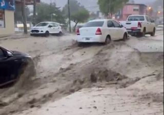 Caos en Comodoro Rivadavia por las inundaciones: calles anegadas, transporte suspendido y edificios afectados 