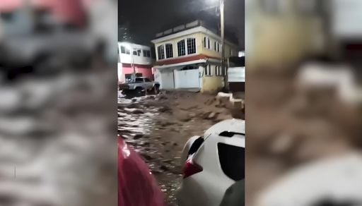 Caos en Guatemala: una inundaci&oacute;n s&uacute;bita arrastra decenas de veh&iacute;culos y deja graves da&ntilde;os en Almolonga y Fraijanes