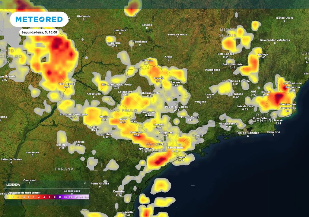 Previsão de densidade de raios na segunda-feira durante a tarde.