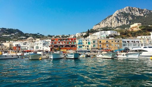 Capri toma medida in&eacute;dita para travar o caos tur&iacute;stico este ver&atilde;o
