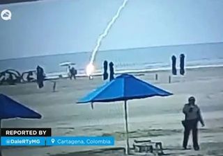 Capturan el momento justo cuando el impacto de un rayo mata a una persona en Cartagena, Colombia