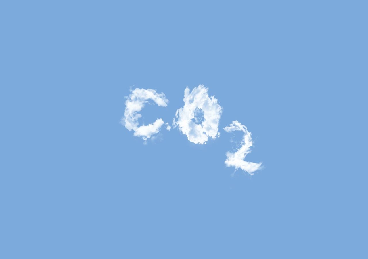 Los niveles de dióxido de carbono atmosférico están superando las tasas requeridas para seguir los escenarios del IPCC que limitan el calentamiento global a 1,5°C. Imagen: Matthias Heyde en Unsplash