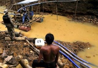 Carbono en la atmósfera, mercurio en el suelo: investigaciones muestran los daños de la minería ilegal de oro en Brasil