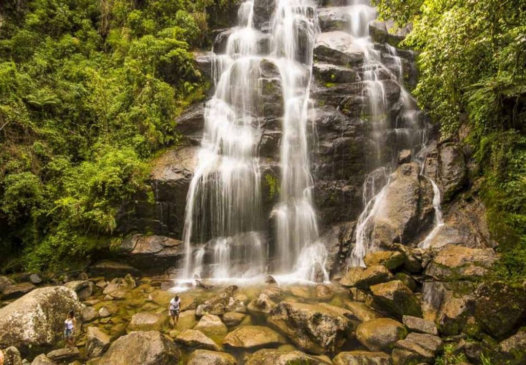 Cachoeira Véu de Noiva, em Itatiaia (RJ)
