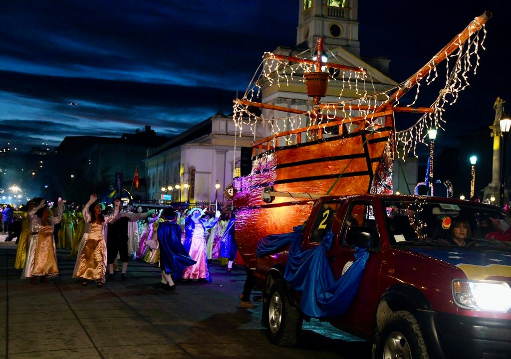 Carro alegórico del Carnaval de Invierno de Punta Arenas. Carro alegórico del Carnaval de Invierno de Punta Arenas.