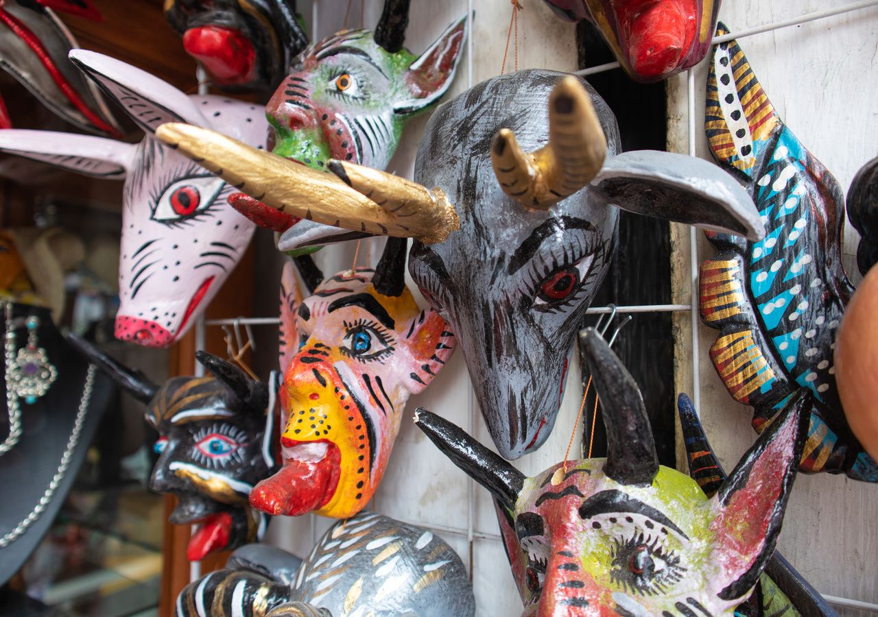 Los carnavales en México tienen raíces que se remontan a la época posterior a la conquista española, destacándose por rescatar las ricas tradiciones indígenas.