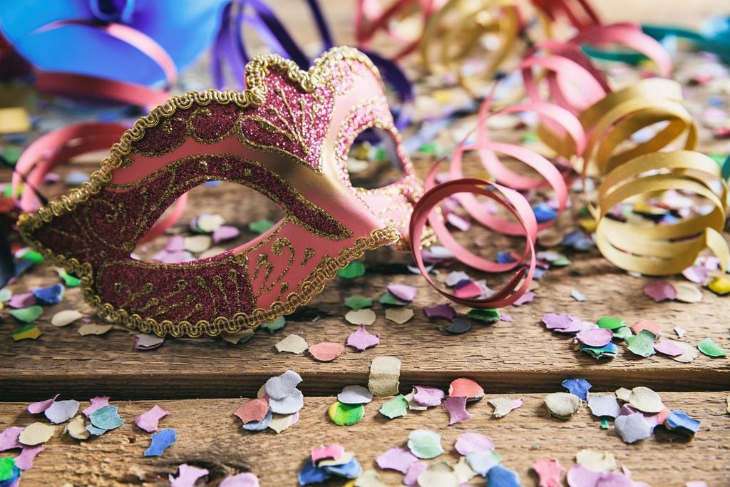carnevale 2026 La fine del Carnevale precede di circa 40 giorni la Pasqua. Ecco quando sarà il clou del carnevale 2026.