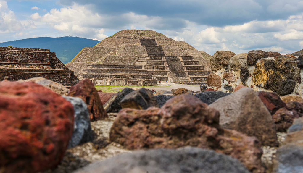 Teotihuacán será el escenario donde historia, energía y deporte se encontrarán en la Carrera por los Dioses 2026. Teotihuacán será el escenario donde historia, energía y deporte se encontrarán en la Carrera por los Dioses 2026.