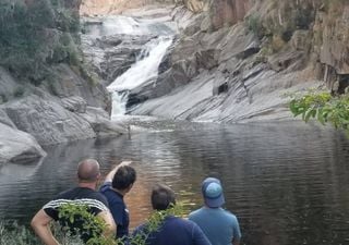 Así es la cascada con toboganes en una playa de arena blanca que esconde las Sierras de Córdoba