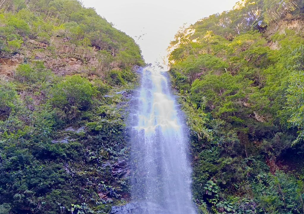 Cascada en la Ruta del Agua de Aysén. Cascada en la Ruta del Agua de Aysén.