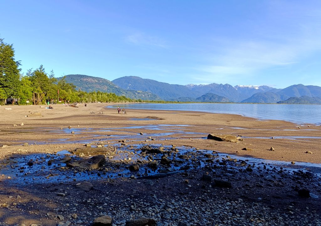 Bahía Acantilada, Aysén, Patagonia. Bahía Acantilada, Aysén, Patagonia.
