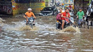 Casi 1.300 muertes por inundaciones y deslizamientos por el monzón