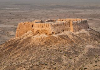 Castillos de arena del desierto de Kyzyl Kum, con más de dos mil años, siguen impactando por sus colosales estructuras