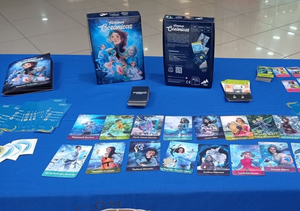 Entre ellos destaca “Heroínas Oceánicas”, un juego de mesa educativo que rescata a mujeres vinculadas a la exploración y conservación del mar. Créditos imagen: Facultad Ciencias Naturales y Oceonográficas UdeC.