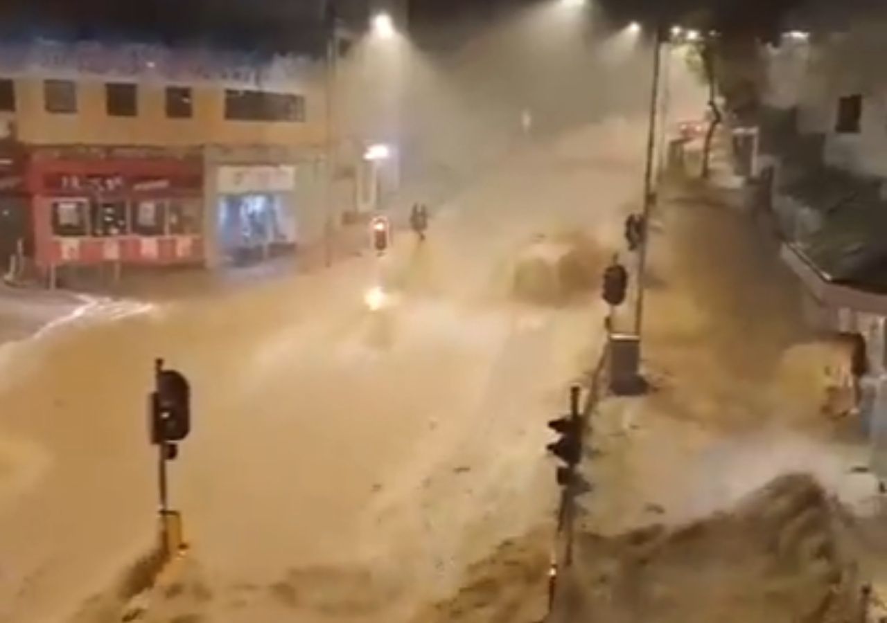 Catastrophic floods in Hong Kong: 158 mm in 1 hour marks incredible new ...