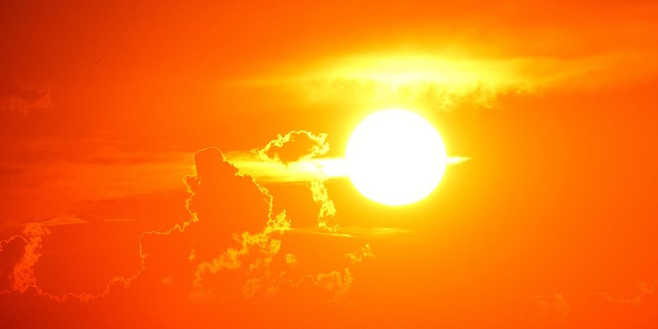 Sol intenso al atardecer. Crédito: Pixabay