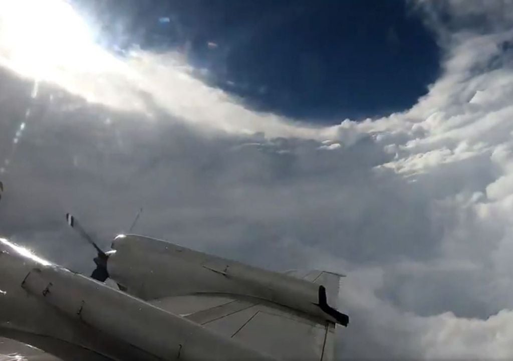 Caza huracanes, aviones