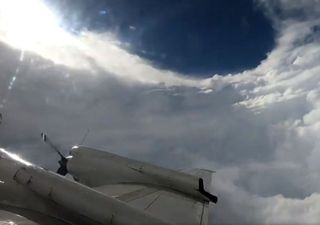 Caza huracanes: cómo hacen los superaviones para llegar al ojo de un huracán